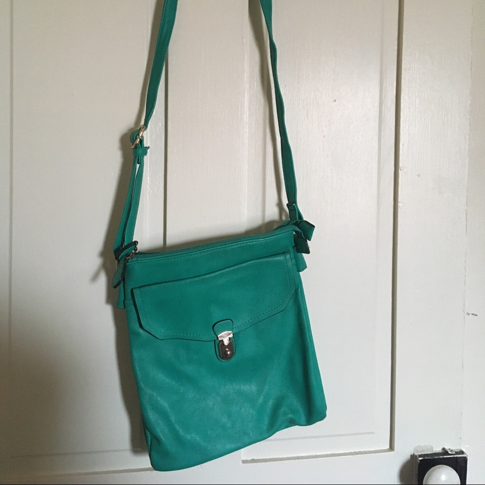 🎀 Wilson’s leather green crossbody